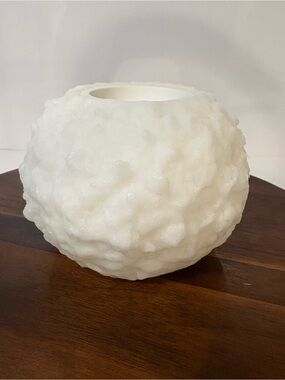 PartyLite Large Snowball Sphere Candle Holder 2011 White Textured 19”